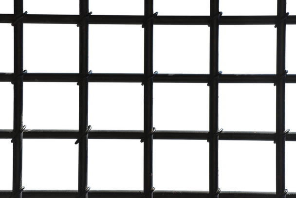 Las barras de la prisión y la ventana están aisladas sobre fondo blanco. Enfoque selectivo. - Foto, imagen