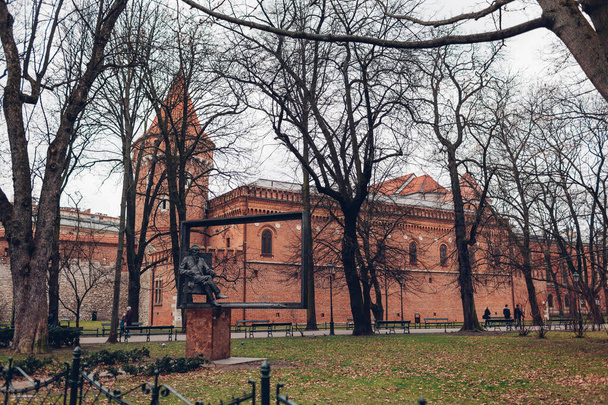 Krakova, Puola - 8. maaliskuuta: Jan Mateykon muistomerkki Florian 's Gaten mukaan. Puolalainen taidemaalari. - Valokuva, kuva