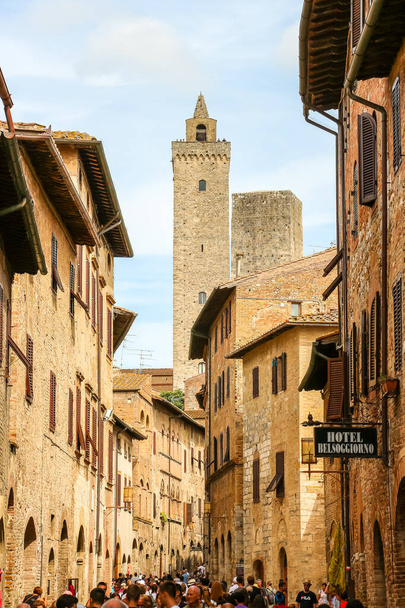 San Gimignano, Italy - Circa September 2018. Beautiful architecture of San Gimignano, small city in Toscana region. - Fotoğraf, Görsel