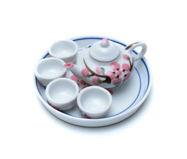 Teiera e tazza di porcellana su sfondo bianco
 - Foto, immagini