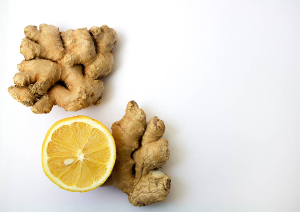 Flat lay root ginger with lemon on a white background - Foto, imagen