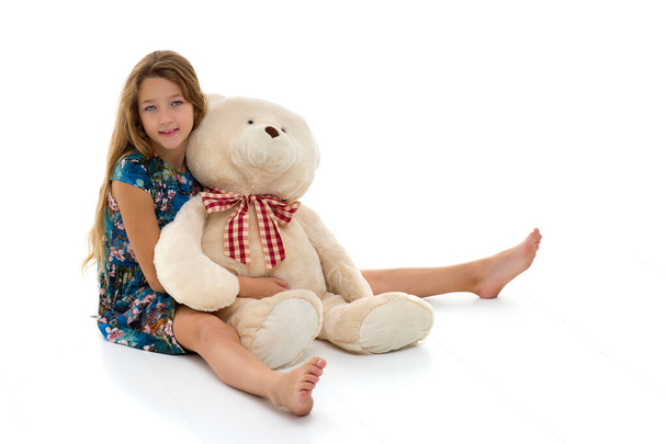 Little girl with teddy bear.Isolated on white background. - Foto, Imagen