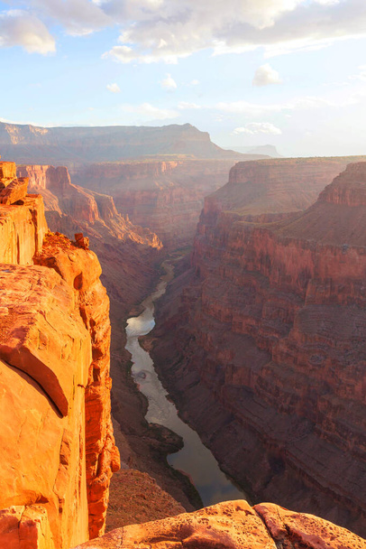 Malerische Landschaften des Grand Canyon, Arizona, USA. Schöner natürlicher Hintergrund. Reisefreiheit bei Sonnenuntergang - Foto, Bild