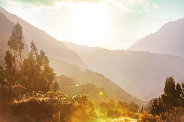 Krajobrazy wiejskie w Cordillera de Los Andes, Peru, Ameryka Południowa - Zdjęcie, obraz