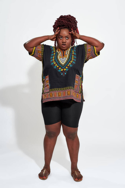 Plus size haitian woman posing with hands on head - Photo, image