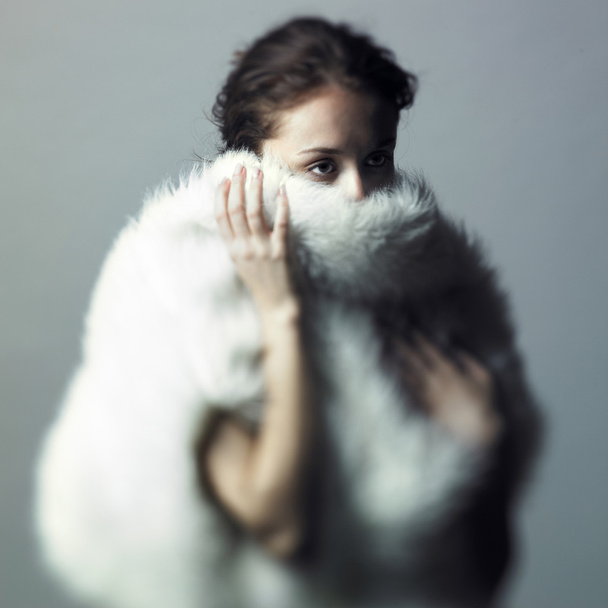 Gentle girl with white fur - Foto, afbeelding