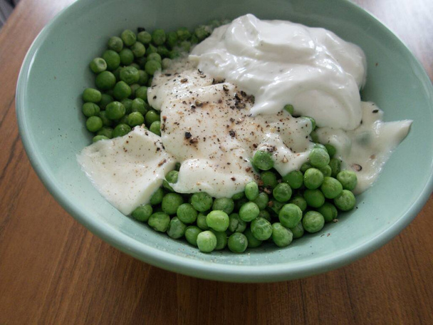čerstvý zdravý domácí teplý zeleninový salát plný vitamínů - Fotografie, Obrázek