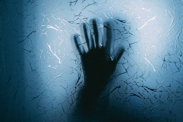 mão tocada contra vidro de textura fosco - Foto, Imagem