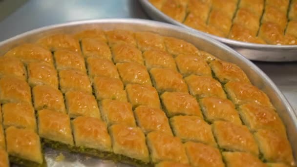 Increíble vista de la deliciosa Baklava turca en Gaziantep. Filmación 4K en Turquía - Metraje, vídeo