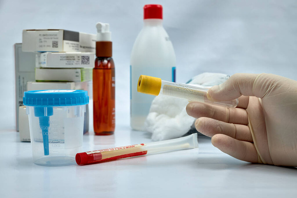 Rurki do pobierania próbek, strzykawki i wyroby medyczne do szczepień - Zdjęcie, obraz