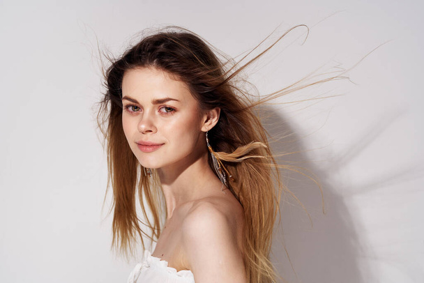 Όμορφη γυναίκα ελκυστική λάμψη μαλλιών πολυτελές μοντέλο καλλυντικών - Φωτογραφία, εικόνα