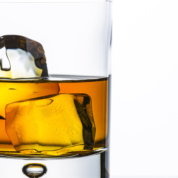 Whiskey ice-free glass close-up plate isolated bourbon rocks scotland alcoholic spirit tennessee - Φωτογραφία, εικόνα