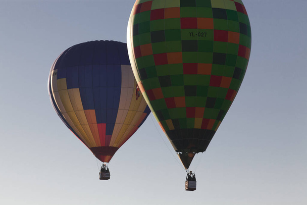 αερόστατα θερμού αέρα - έννοια ελευθερίας και περιπέτειας - Φωτογραφία, εικόνα