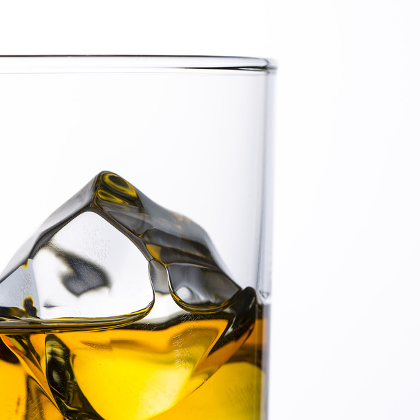 Whiskey ice-free glass close-up plate isolated bourbon rocks scotland alcoholic spirit tennessee - Foto, Imagem