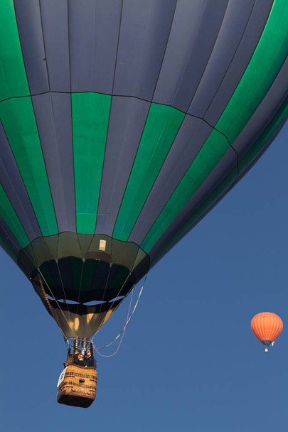 hot air balloons - freedom and adventure concept - Fotoğraf, Görsel