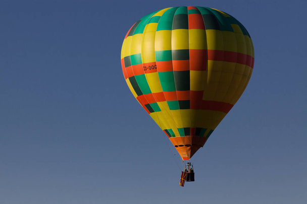 hot air balloons - freedom and adventure concept - Foto, afbeelding