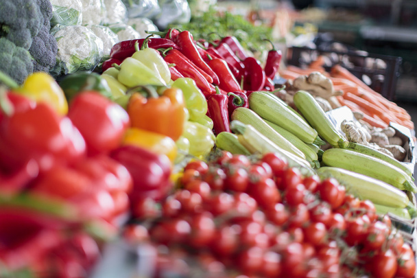 zöldségfélék a piacon - Fotó, kép