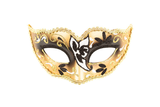 Masque de carnaval avec ornement noir et doré isolé sur fond blanc. - Photo, image