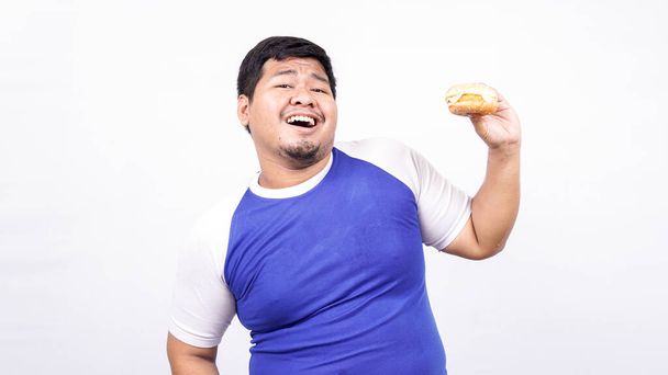 asiático hombre listo a comer hamburguesa aislado blanco fondo - Foto, Imagen
