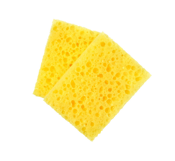 Esponjas de lavagem porosas retangulares amarelas isoladas sobre fundo branco - Foto, Imagem