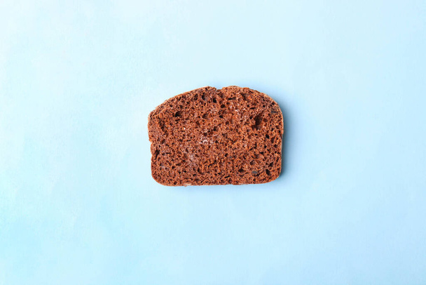 slice of rye bread on blue background. - Valokuva, kuva