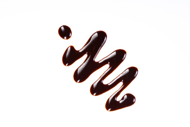 Sos czekoladowy na białym tle - Zdjęcie, obraz