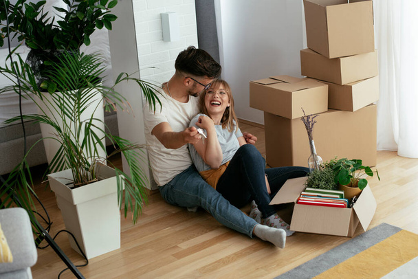 Boyfriend and girlfriend are moving in a apartment.  - Photo, Image