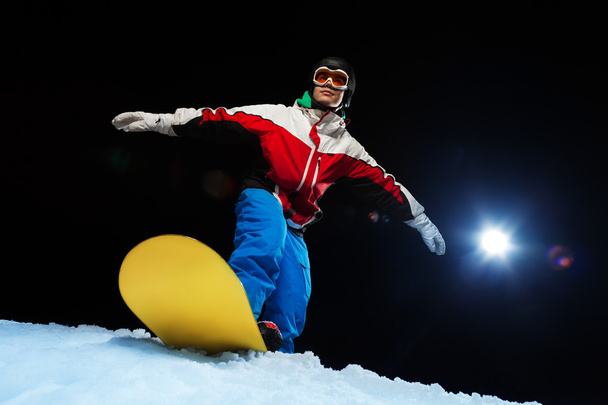 Snowboarder ready to slide from mountain - Zdjęcie, obraz