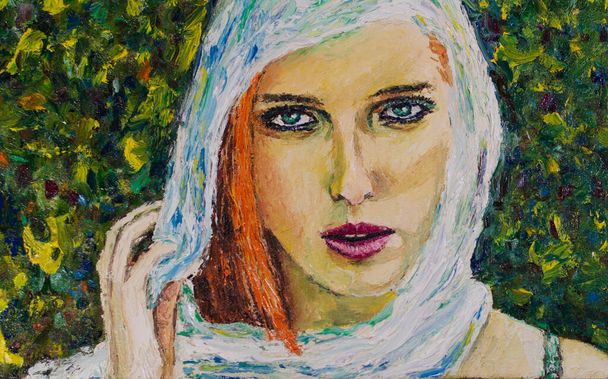 Nuoren naisen muotokuva valkoisessa huivissa. Hänen silmänsä... Alkuperäinen öljymaalaus kankaalle. Kuvataidetta. Kaunis öljymaalaus. Siveltimenvedot ja kankaiden kuviot. - Valokuva, kuva