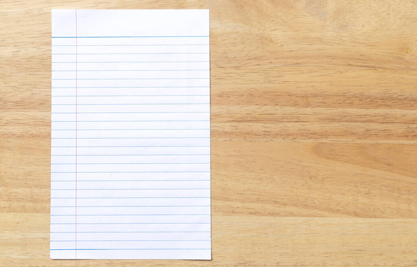 blank note paper on wood background - Foto, imagen