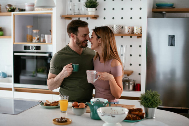 happy couple having breakfast in the kitchen  - Foto, Imagem