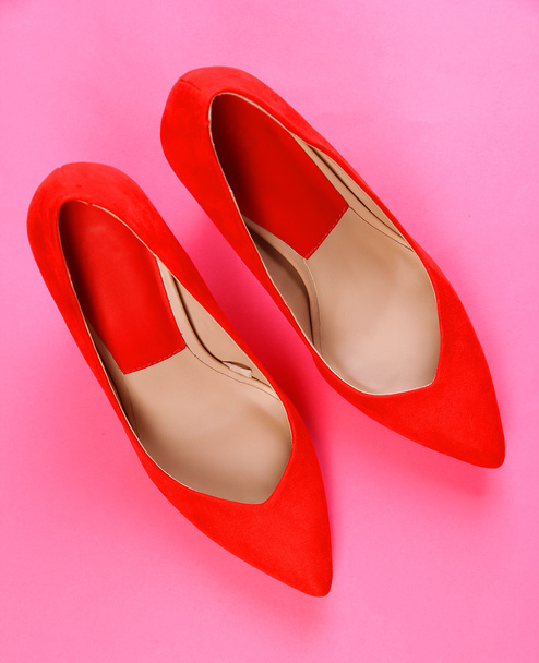 Beautiful red female shoes, on pink background - Φωτογραφία, εικόνα
