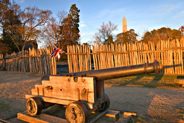 El capitán John Smith jugó un papel importante en el establecimiento de la colonia en Jamestown, Virginia, el primer asentamiento inglés permanente en América a principios del siglo XVII.. - Foto, Imagen