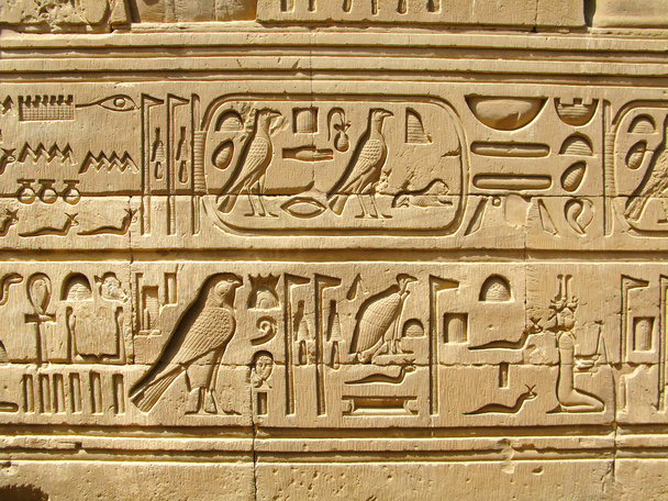 Temple de Kom Ombo, Egypte : anciens hyéroglyphes égyptiens
 - Photo, image