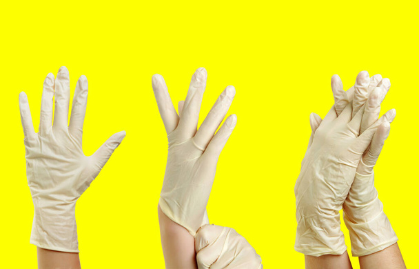 Gants médicaux à la main sur jaune - Photo, image