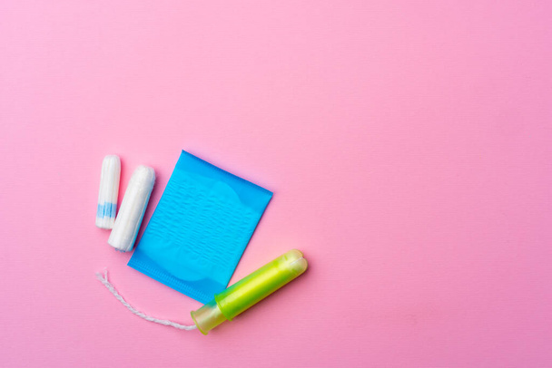 Female hygienic pad and tampons on pink background - Фото, изображение