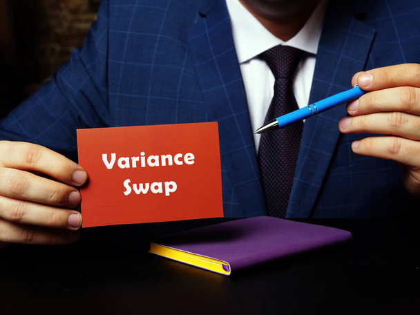 Business concept betekent Variance Swap met zin op rood visitekaartje - Foto, afbeelding