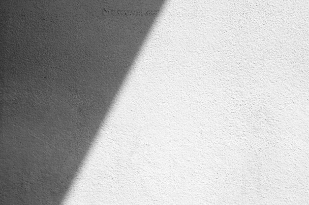 Lichtstrahl und Schatten auf Oberfläche von Betonmauer-Hintergrund. - Foto, Bild