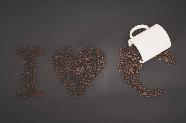 Love drinking coffee, Coffee beans line up the word coffee  - Foto, Imagen