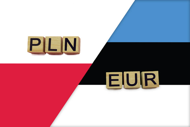 Pologne et Estonie codes de devises sur fond de drapeaux nationaux. Concept de transfert d'argent international - Photo, image