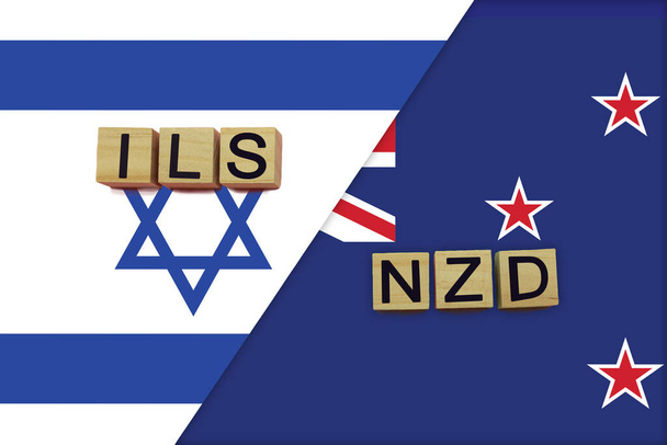 Izrael és Új-Zéland valuta kódok nemzeti zászlók háttér. Nemzetközi pénzátutalási koncepció - Fotó, kép