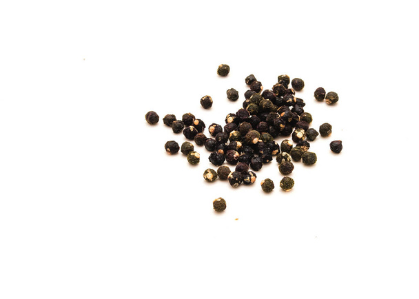 Группа малабарного шпината Basella alba выделена на белом фоне. Выращенные на родине органические семена овощей готовы к посадке. - Фото, изображение