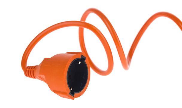 Elektrický prodlužovací kabel oranžová izolované na bílém pozadí close-up. - Fotografie, Obrázek