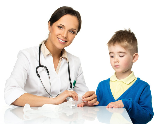 Kleiner Junge zu Besuch bei Kinderarzt - Foto, Bild