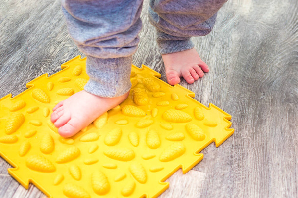 Child's feet on the orthopedic mat close-up. Valgus concept - Foto, immagini