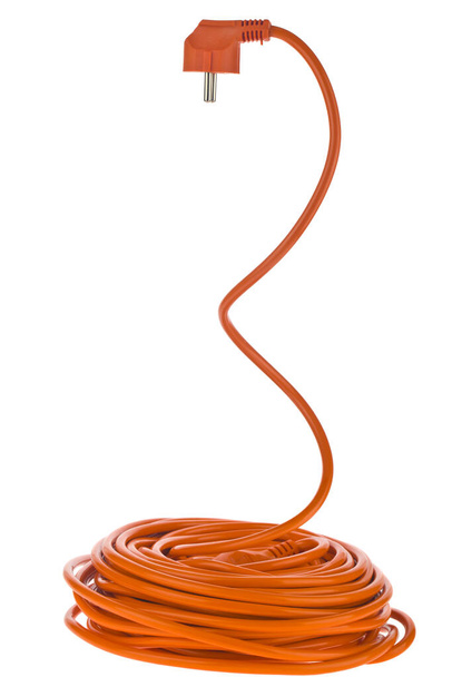 Cable de extensión eléctrica naranja aislado sobre un fondo blanco. - Foto, Imagen