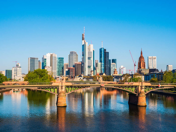 Frankfurt cidade com nascer do sol e horizonte - Foto, Imagem