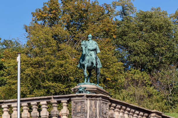 Monumento Ecuestre al Duque Ernesto II en el Jardín de la Corte en Coburgo, Baviera - Foto, Imagen