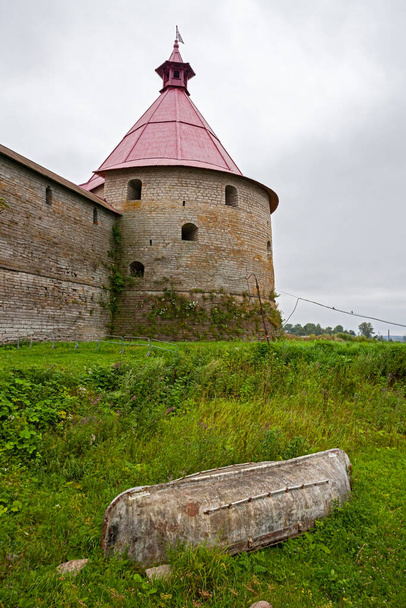 Russia, Shlisselburg - 26 July 2013: Oreshek old stone fortress on the Neva River. - Foto, Imagem