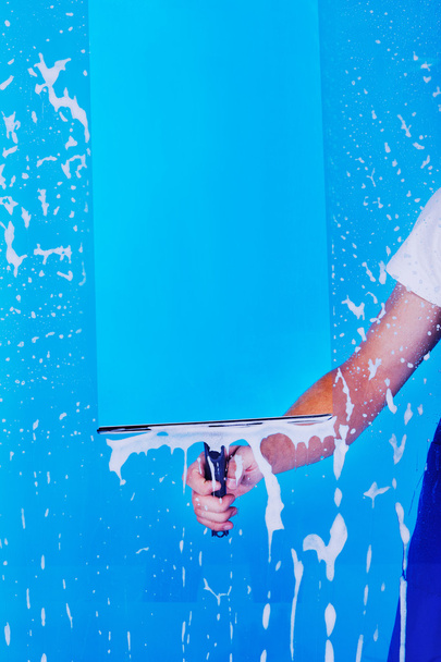 Cropped Image Servant Cleaning Glass With Squeegee - Φωτογραφία, εικόνα